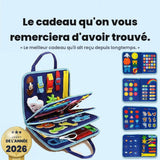 Enfant de 2 ans jouant avec le livre de +30 activités Miloubo
