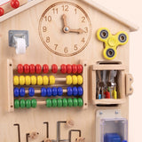 Horloge et boulier de la maison d'activités Miloubo