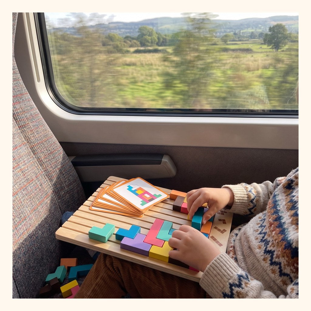 Le Tetris en bois Miloubo utilisé dans le train
